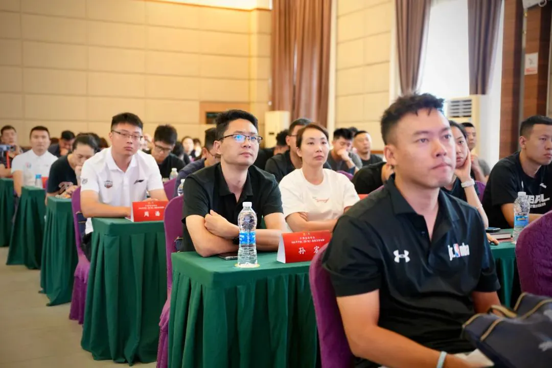如何利用高科技设备解决篮球训练中的常见问题_1